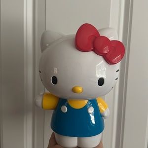 Hello kitty figurine (dances)